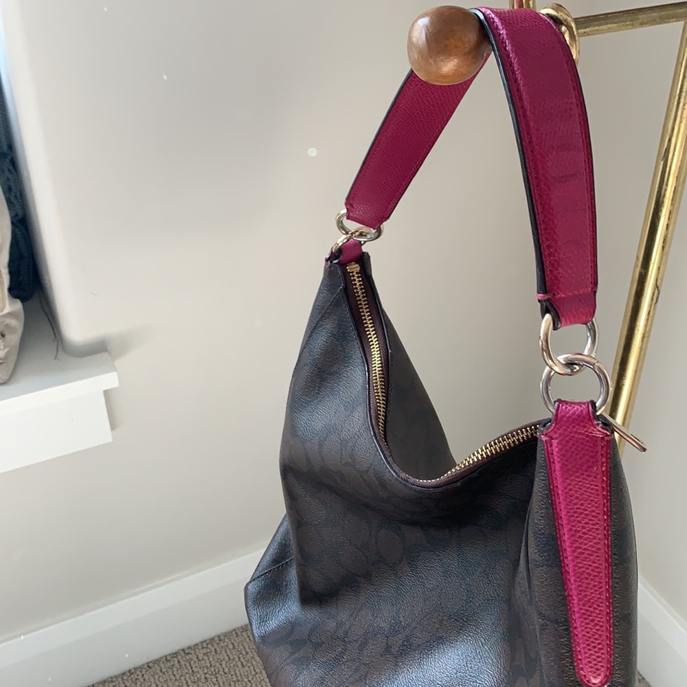 - Coach Signature Hobo Bag - Picture 7 of 11